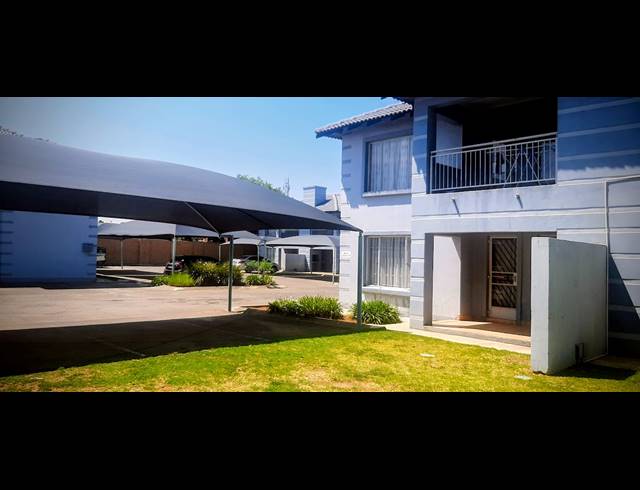 2 BEDROOM TOWNHOUSE FOR SALE IN CRYSTAL PARK